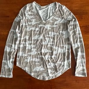 ‘So’ V-neck long sleeved shirt.